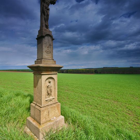 Kříž u Koválovic vedle silnice