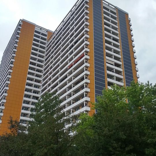 Doppelhochhaus Helene-Weigel-Platz 6/7