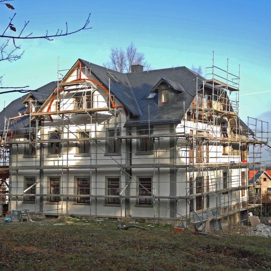 Wohnhaus mit Anklängen an Schweizerstil Bergstraße 136