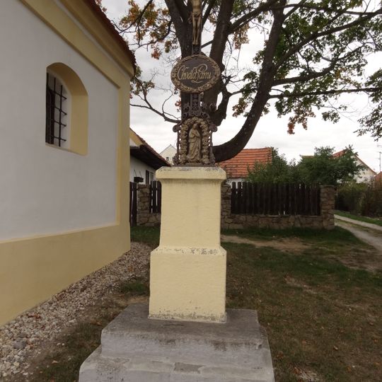 Wayside cross at the chapel in Vitín