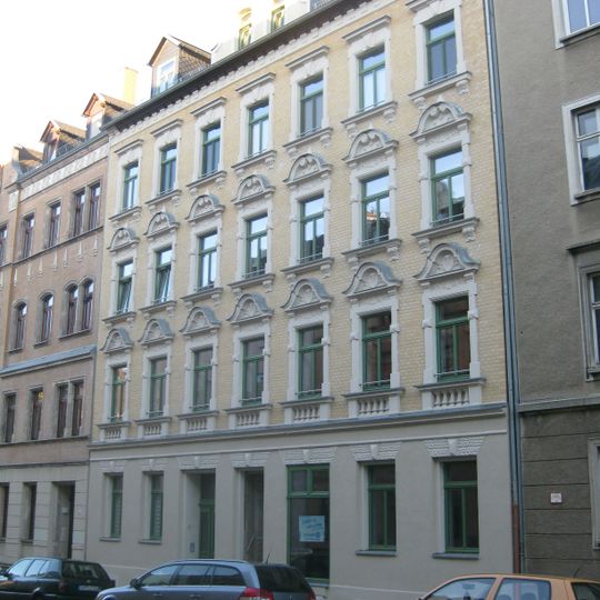 Mietshaus in geschlossener Bebauung Jahnstraße 19