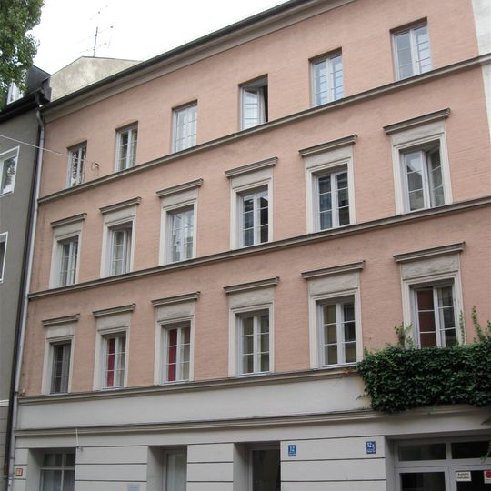 Pariser Straße 12