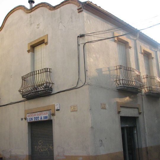 House in carrer de la Creu i carrer Raval, 25