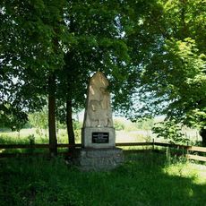 Pomník padlým západně od záluží