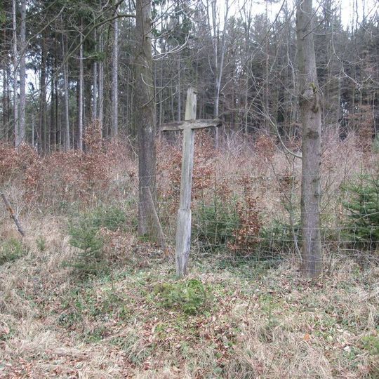 Kříž v lese u Lhůty