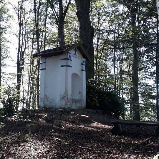 Kaplička na Pacově Hoře nad Chýnovskou jeskyní