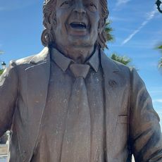 Monumento a Juanito Villar