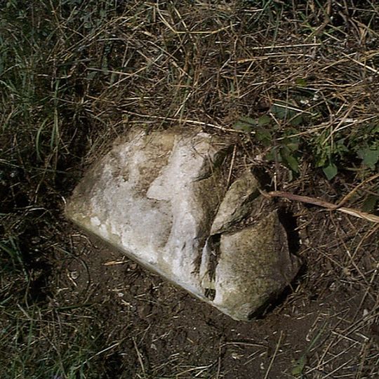 Milestone, 400m E of Piggots Farm