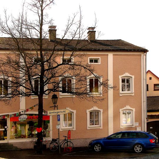 Wohn- und Geschäftshaus