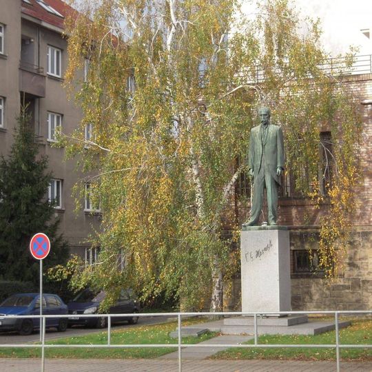 Pomník T. G. Masaryka u pedagogické fakulty UK v Brandýse nad Labem
