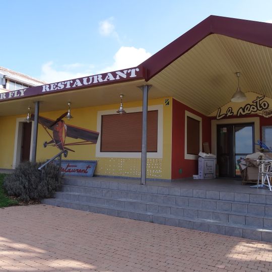 Restaurant After Fly