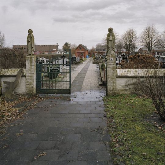 Toegangspoort tot de begraafplaats