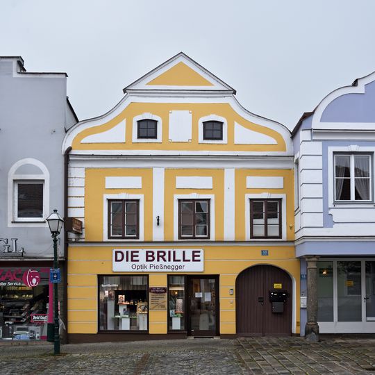 Wohn- und Geschäftshaus