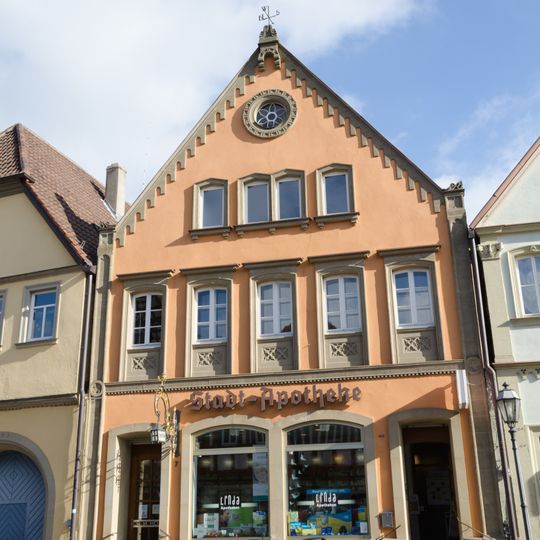 Wohn- und Geschäftshaus