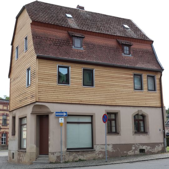 Wohnhaus in geschlossener Bebauung Am Ring 7