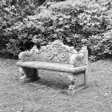 Huis te Maarn: tuinbank