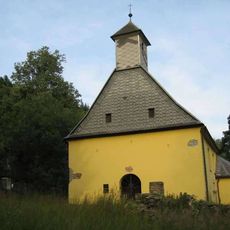Kaple Nanebevzetí Panny Marie ve středu Pekařova u hřbitova