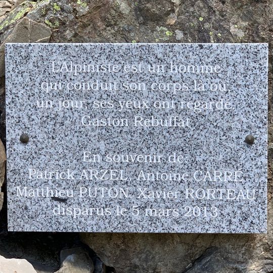 Plaque en hommage de Patrick Arzel, Xavier Rorteau, Matthieu Puton et Antoine Carré