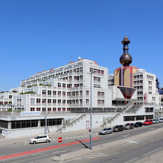 Bundesamtsgebäude Josef-Holaubek-Platz