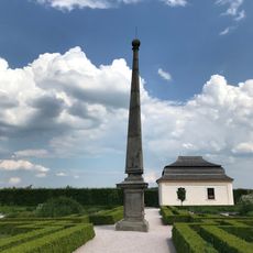 Obelisk v zahradě špitálu v Kuksu