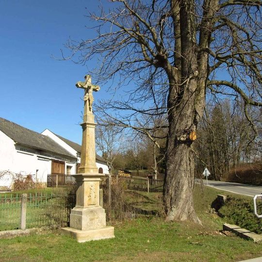 Kříž v Rovensku na křižovatce