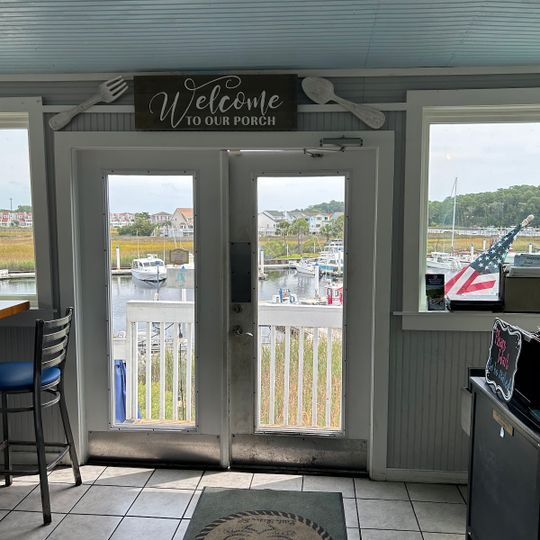 Snooky's on the Water