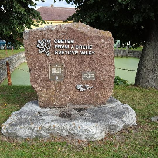 Pomník padlým ve Vinařicích