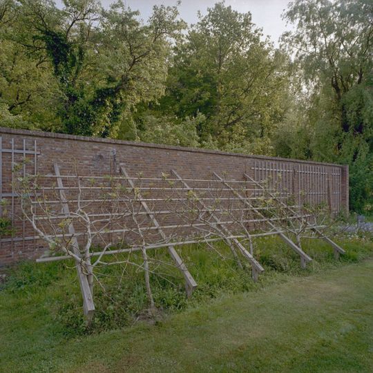 Oostergeest: tuinmuur