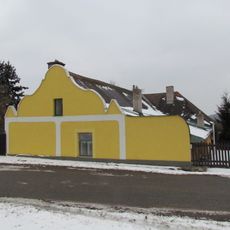 Barokní štít mlýna čp. 22