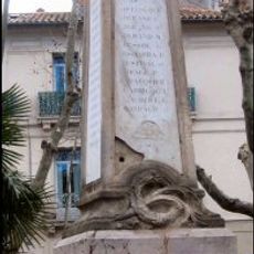 Mémorial pour les agents SNCF morts pendant la 2e guerre mondiale. Devant l'ancienne gare Chaptal