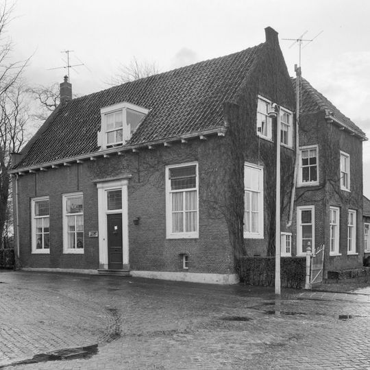 Kerkplein 6, Zwammerdam