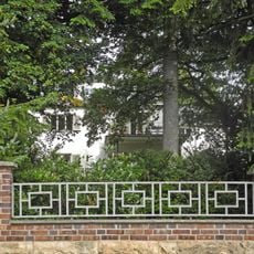 Wohnhaus, mit Garten und Einfriedung Rosenstraße 12