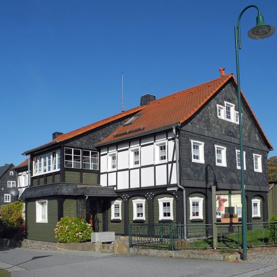 Pestalozzistraße 27