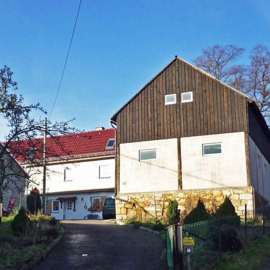 Wohnhaus und Scheune eines Zweiseithofes Dorfstraße 47