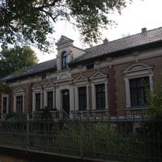 Hofanlage mit ehem. Bauerngarten: Wohnhaus Alt-Blankenburg 32/34