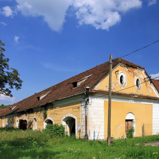 Cowshed of the former farm in Bażanowice