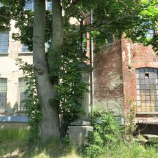 Kříž u Mandavy za zahradou domu 2 v Dolních Křečanech