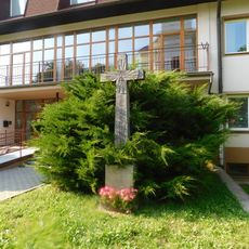 Kříž v Malinovského ulici ve Slavkově u Brna