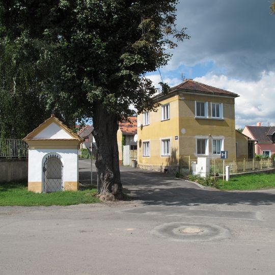 Kaple svatého Václava a Nanebevzetí Panny Marie v Ústecké ulici v Malých Žernosekách