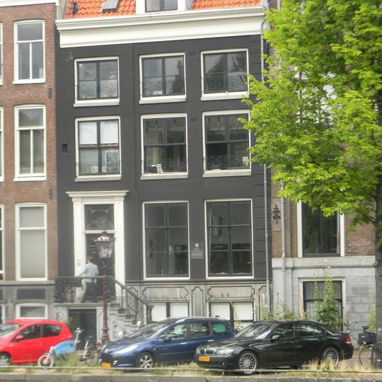 Pand met gevel onder rechte lijst