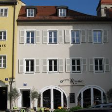 Wohn- und Geschäftshaus