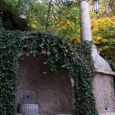 Niche fountain in Pod Bruskou street