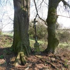 Kříž na rozcestí v lokalitě Nad Strouhami