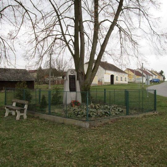 Pomník padlým ve Skalách