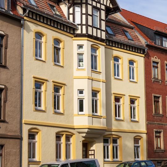 Mietshaus in geschlossener Bebauung Bismarckstraße 10