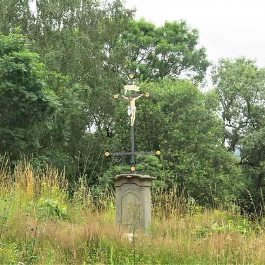 Kříž u domu Šluknovská 16/19 v Dolních Křečanech