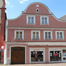 Wohn- und Geschäftshaus