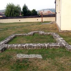 Opevnený kostol sv. Štefana, kostnica základy