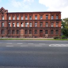 Pl. Jana Pawła II 7 / 1-go Maja 54 (d. pl. Wolności 7)