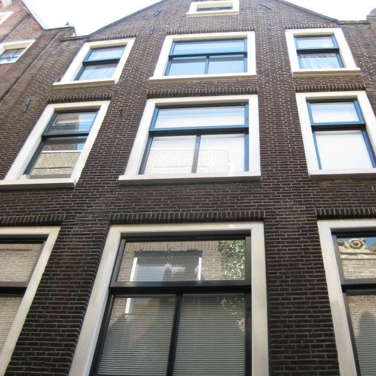 Pand met gevel onder punttop